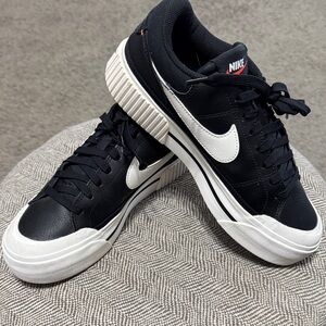 Nike Court Legacy Lift Sneaker